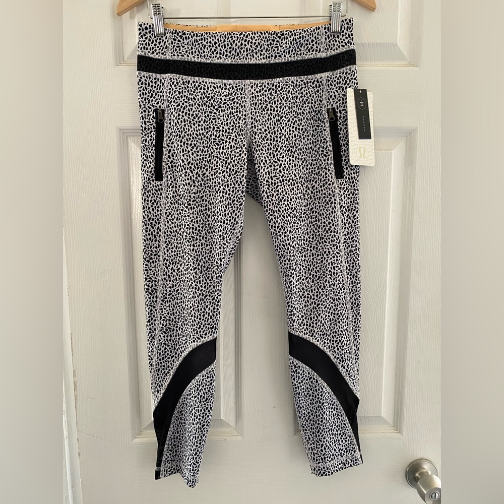 New with tags! Lululemon Inspire Tight II Size 8 Colors Black/White Mosaic